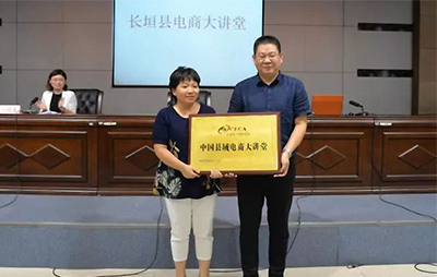 我县召开县委理论中心组学习(扩大)会议